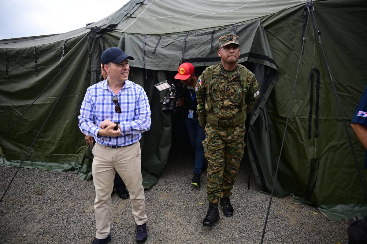 EEUU dona a Panamá carpas para asistir a migrantes en selva de Darién