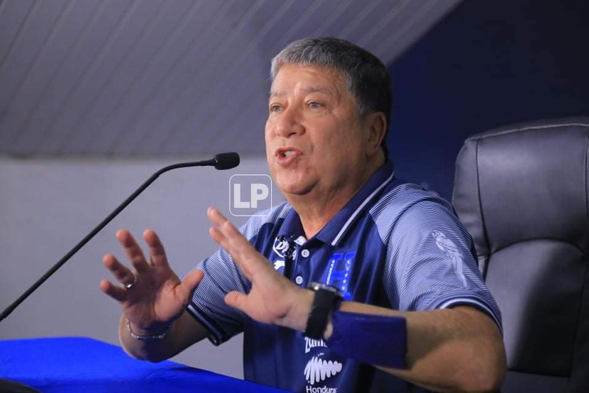 ‘Bolillo‘ Gómez durante la rueda de prensa que dio tras la derrota de Honduras contra México.