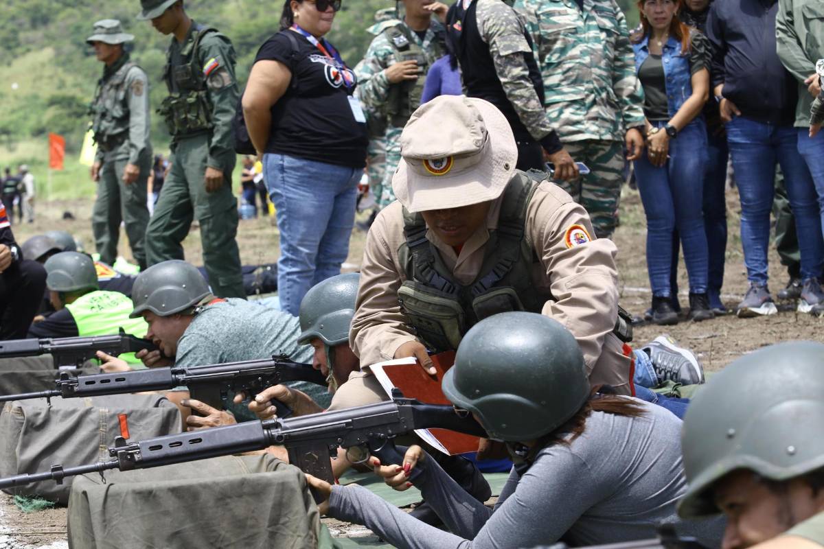 Maduro despliega sus milicias en Venezuela y avanza en entrenamiento militar