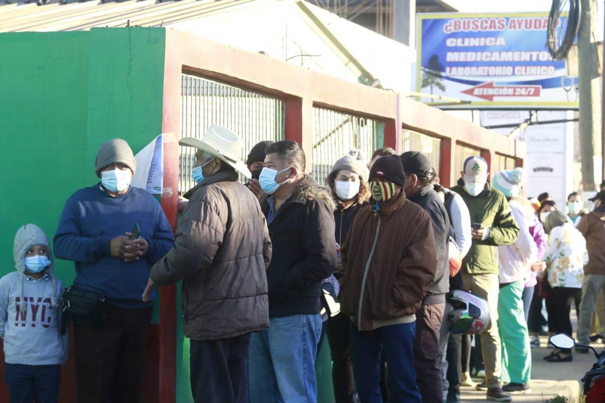 Ni el frío detiene a los votantes de La Esperanza