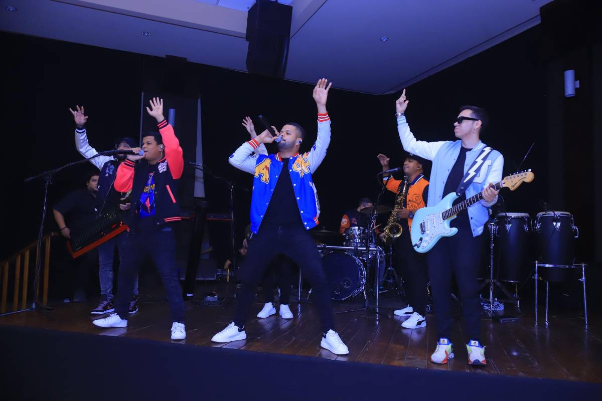 La Versatil estuvo a cargo del ambiente musical durante el lanzamiento de la Expo Juniana 2024.