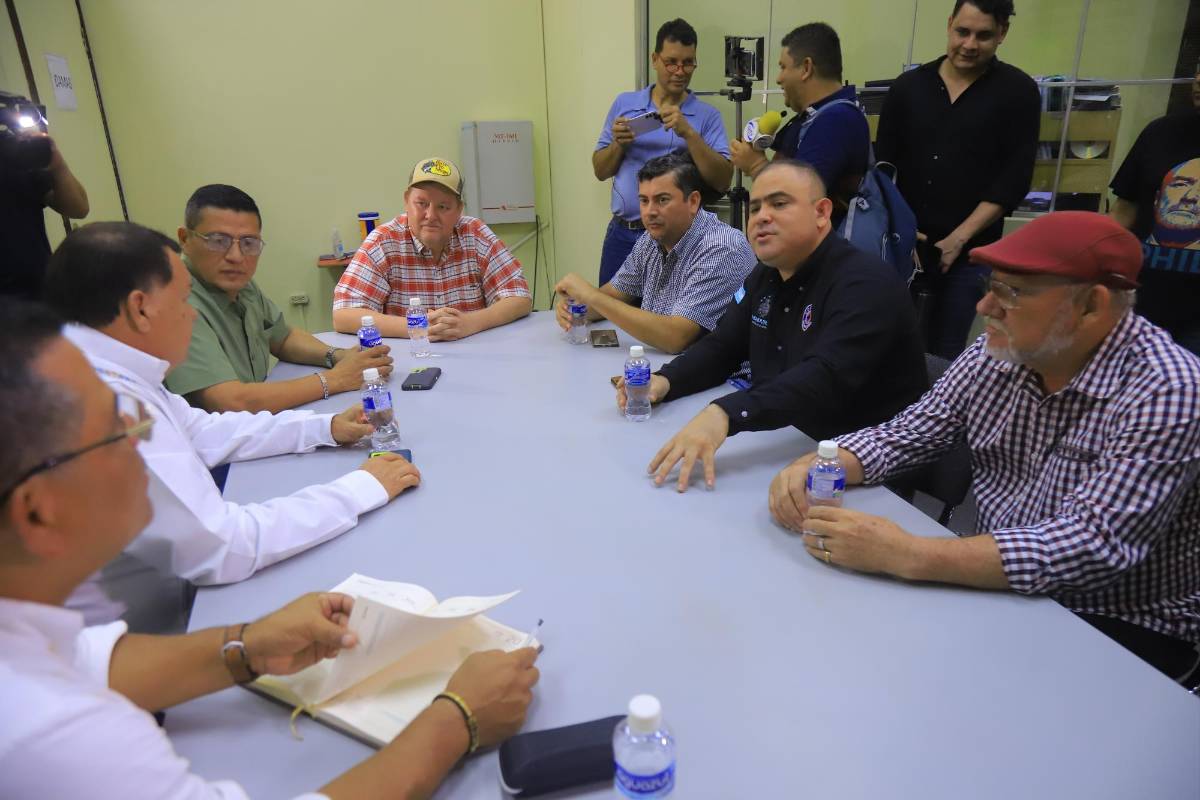 Alcaldes preocupados ante temporada de huracanes y pocas obras