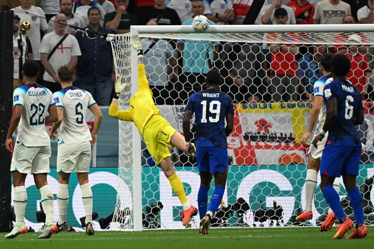 El bombazo de Pulisic que estremeció la madera del arco de Inglaterra.