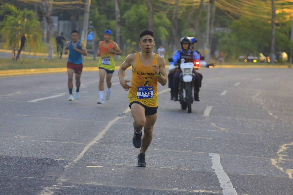Momento donde Erick Licona recorría la ruta de los 5 kilómetros.