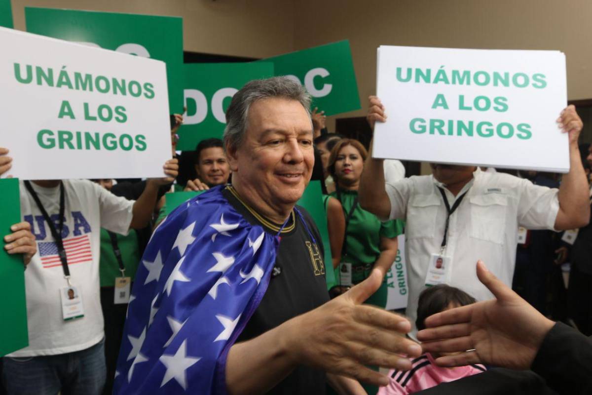Áspero saludo de Cálix y Ochoa, Chano con bandera de USA, baile de Doris y lo que dijo Nasralla