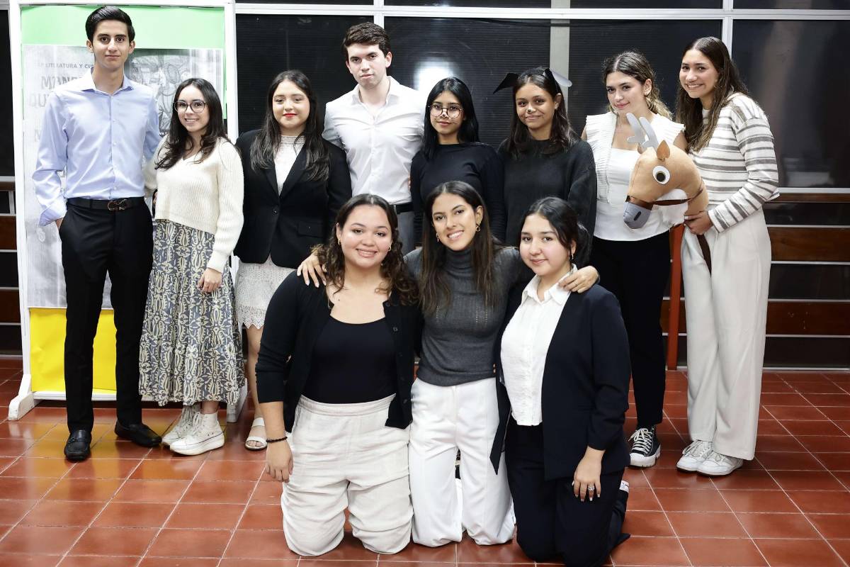 Seniors de la Escuela Internacional Sampedrana realizan tarde cultural