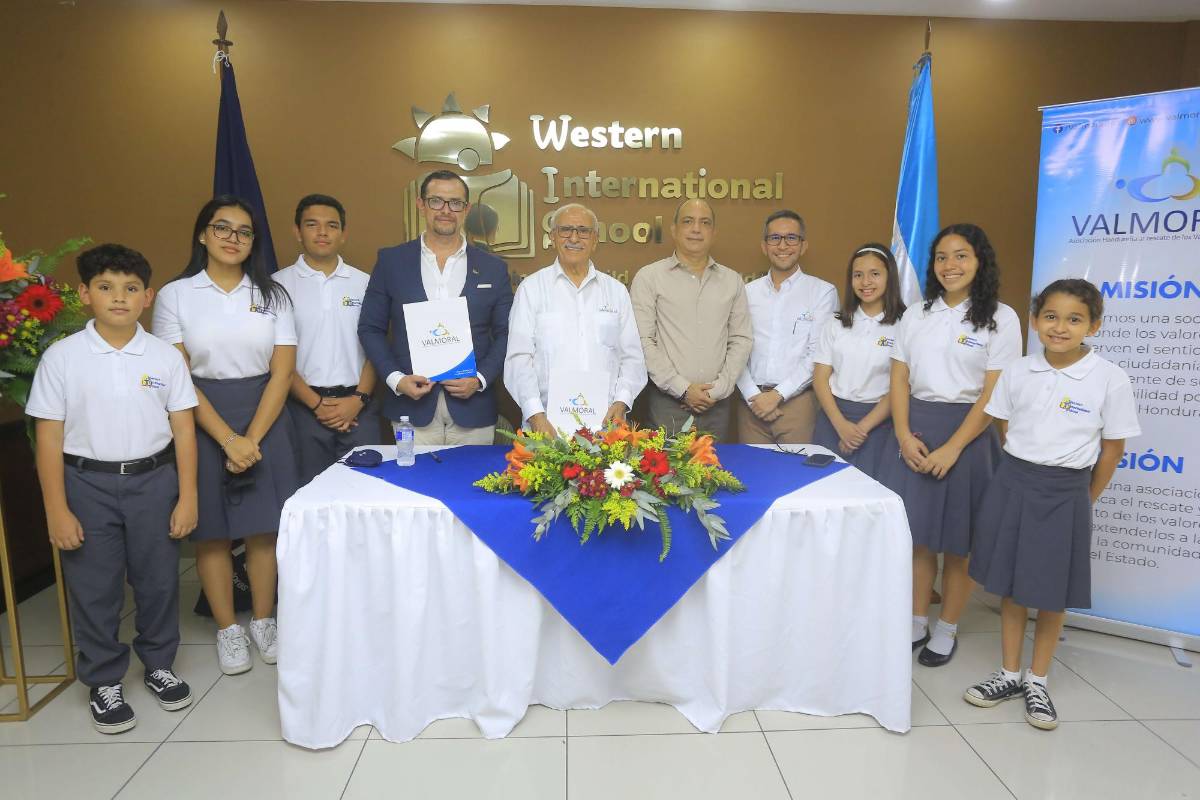 Valmoral y la Western International School firman importante convenio