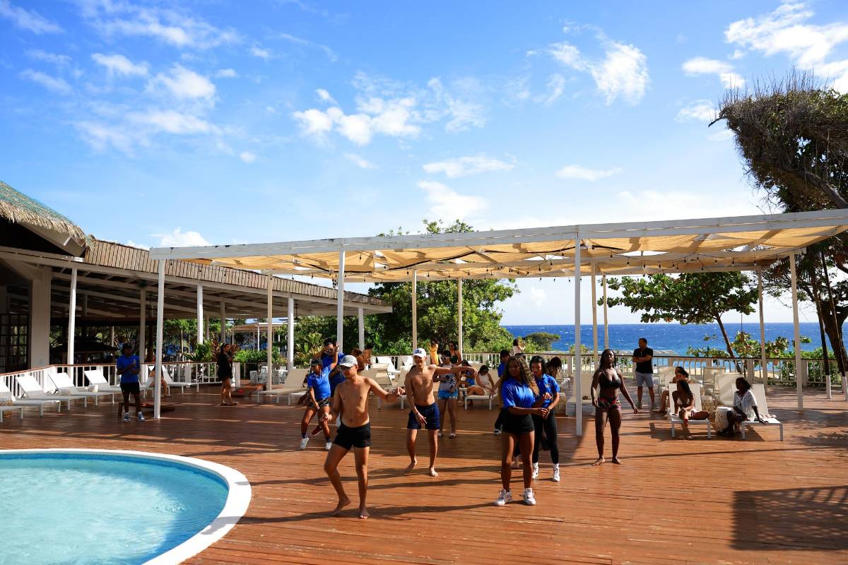 Hotel Media Luna: un lugar que cautiva con su belleza en las playas de Roatán