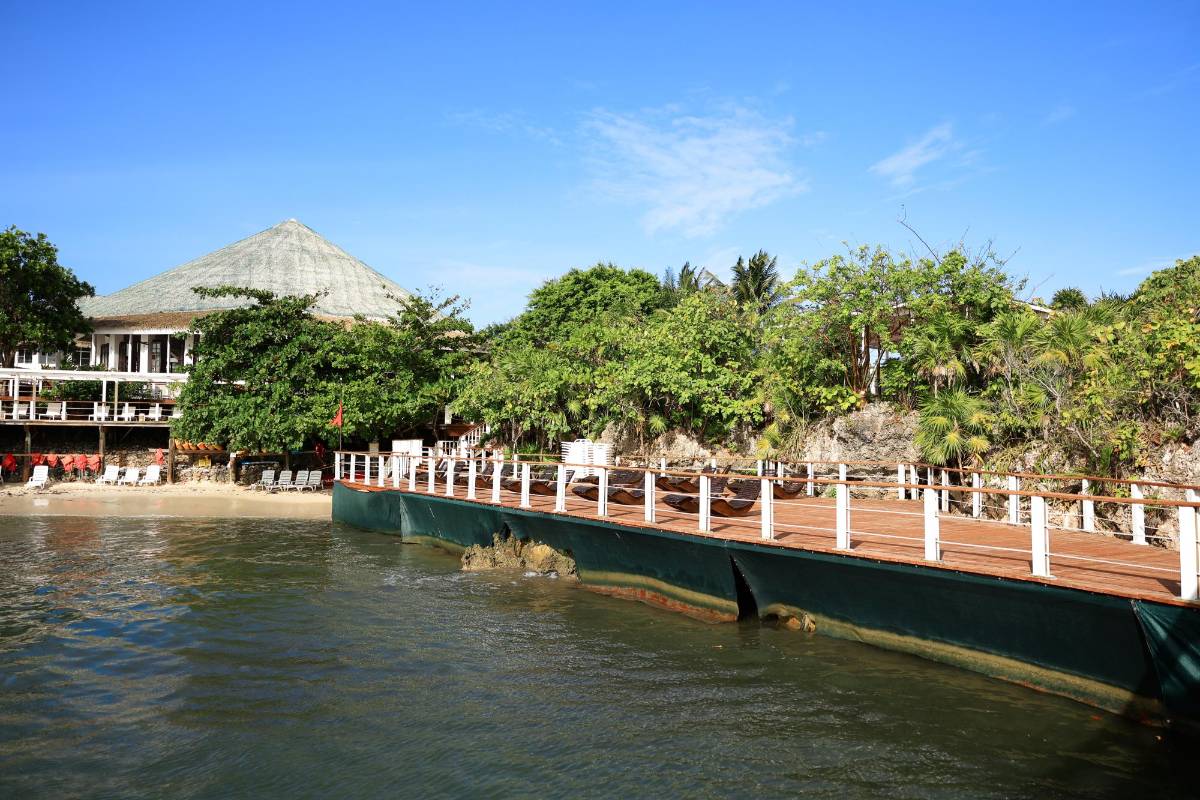 Hotel Media Luna: un lugar que cautiva con su belleza en las playas de Roatán