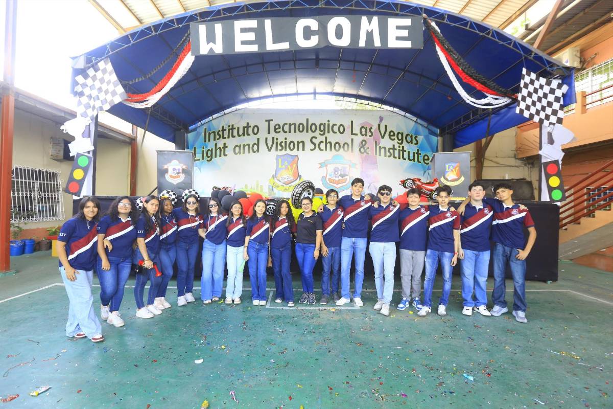 Seniors de Light and Vision celebran su entrada