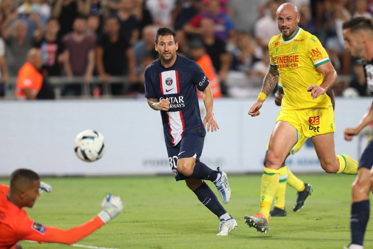 Lionel Messi se encargó de abrir el marcador en la final de la Supercopa de Francia.