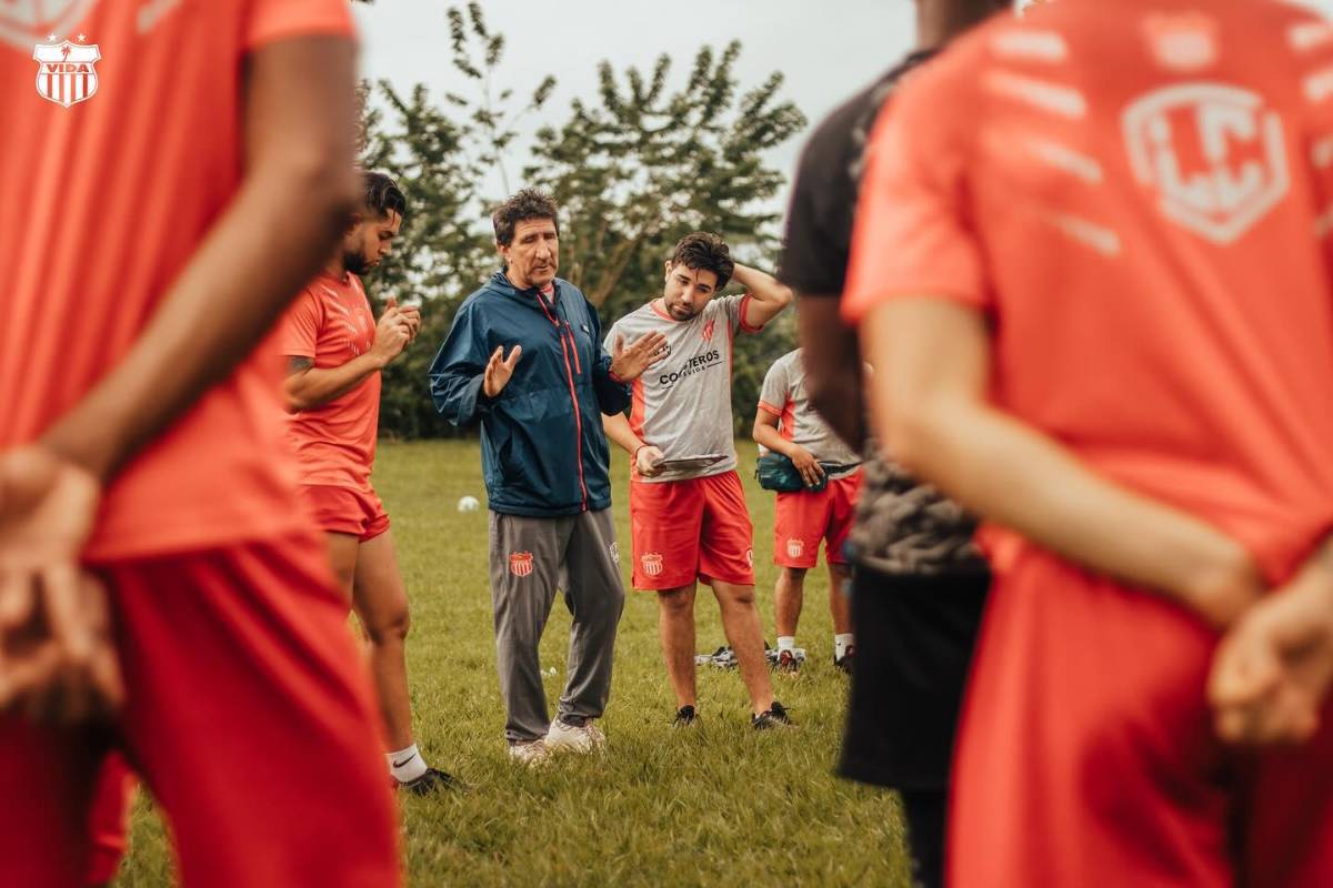 Héctor Vargas no continuará en el banquillo del Vida para el Torneo Clausura 2024.