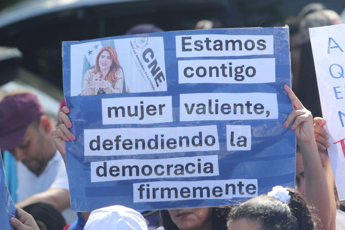 Nacionalistas se movilizan en Tegucigalpa en defensa de la democracia