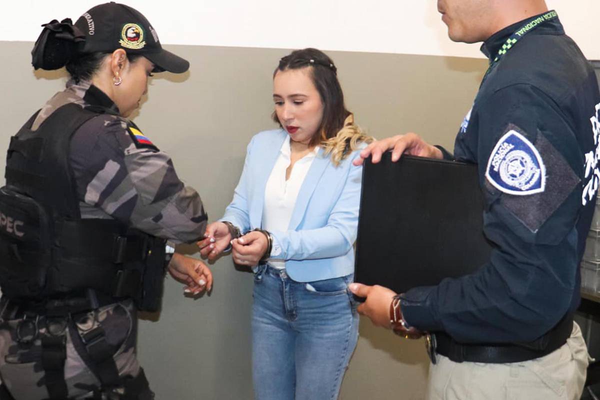 Wanda del Valle, la bebecita del crimen, será investigada por conspiración y ofrecimiento de sicariato