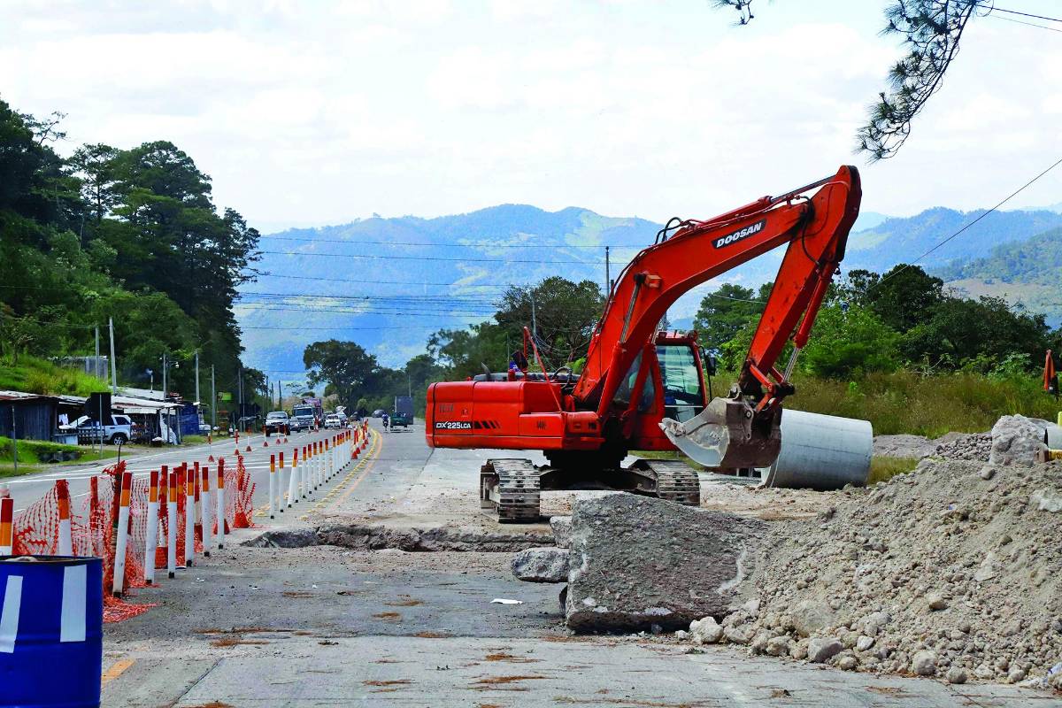 La carretera CA-5 es la más importante del país; conecta a la capital Tegucigalpa con San Pedro Sula.