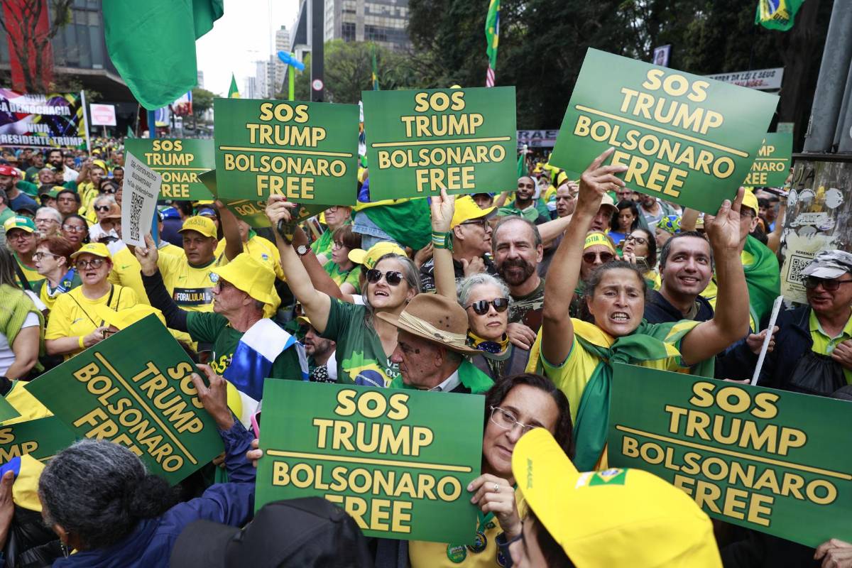 Miles salen a las calles en defensa de Bolsonaro ante juicio por golpismo