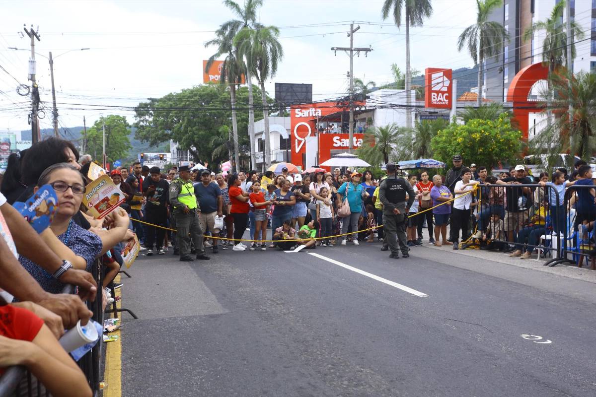 Feria Juniana: sampedranos disfrutan del desfile carrozas