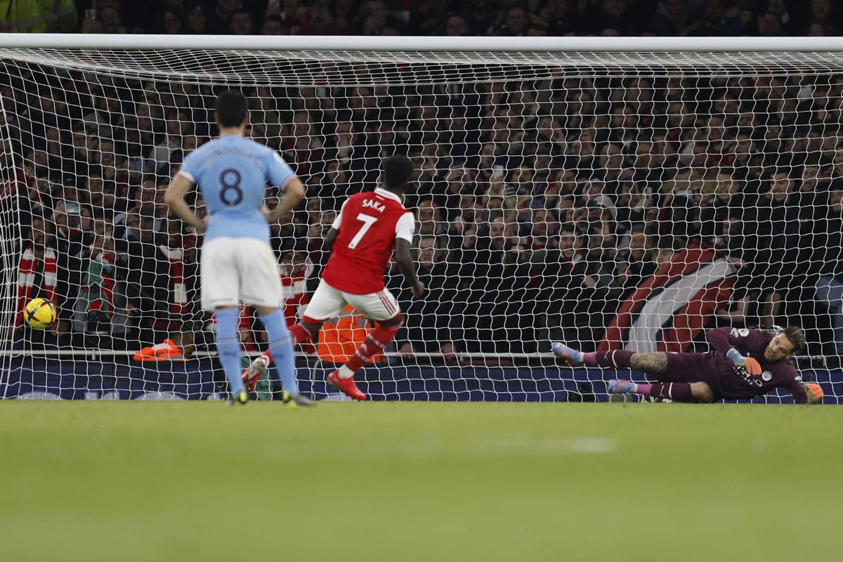 Bukayo Saka de penal hizo el empate transitorio del Arsenal.