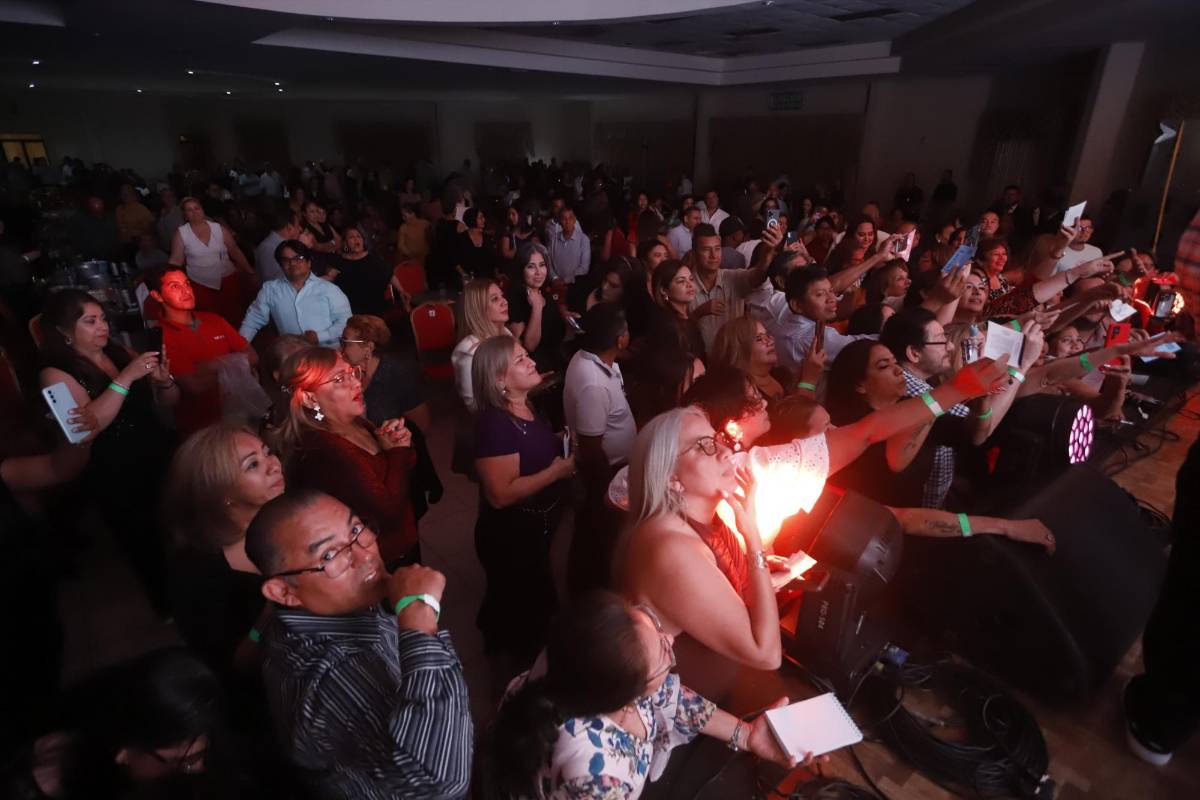 Una noche llena de romanticismo con Los Galos de Chile