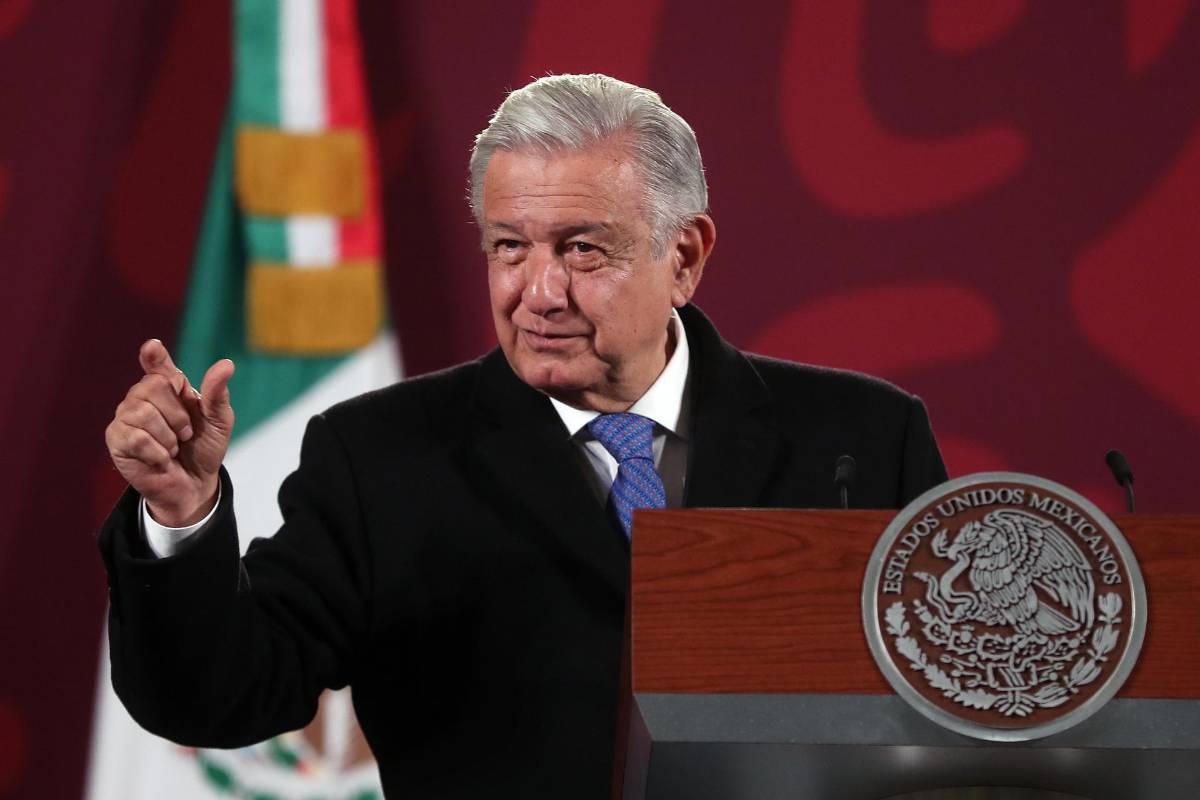 López Obrador pide elecciones en Perú para restablecer el orden democrático