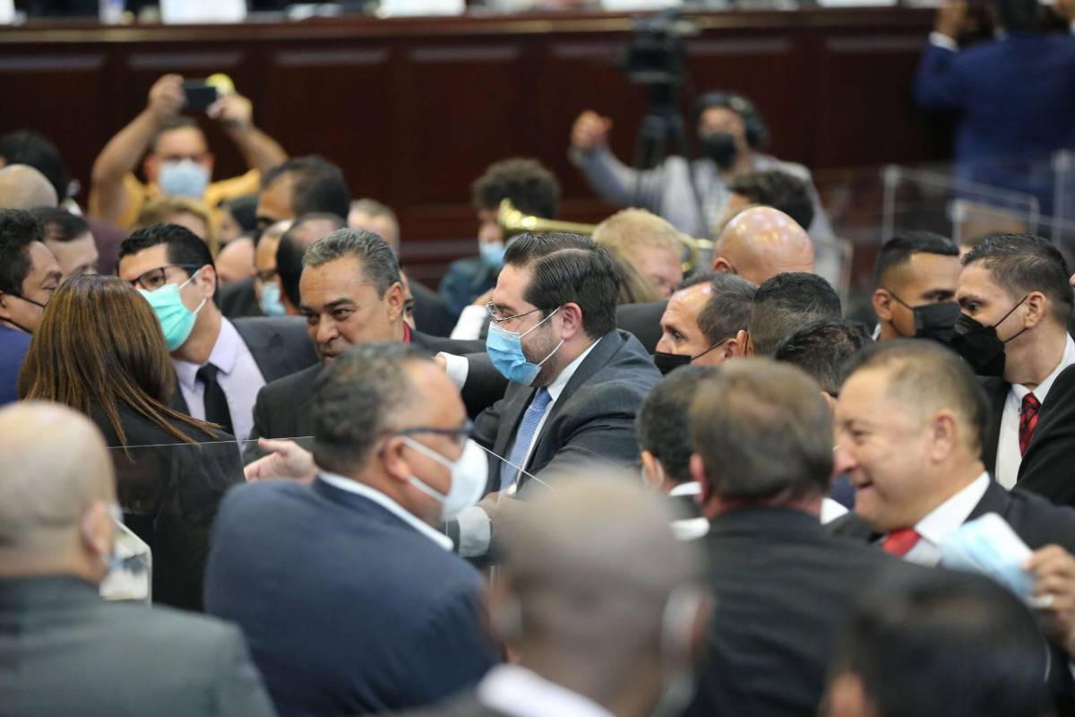 ¿Qué temas discutirán los diputados en sesión extraordinaria?