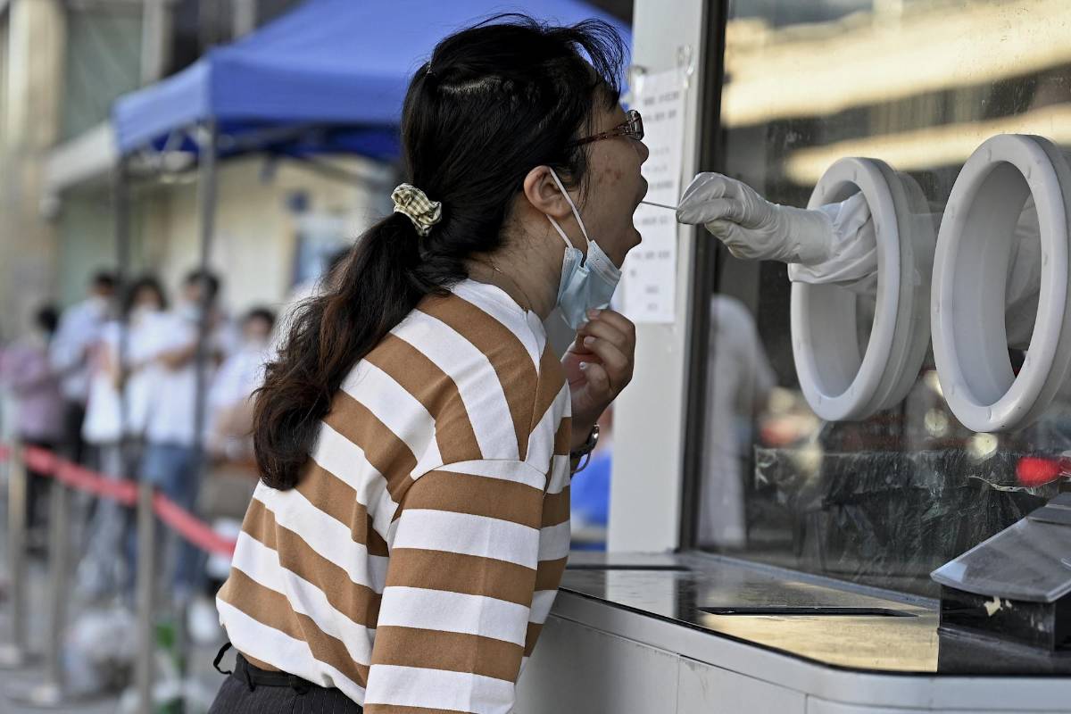 Casos de covid suben 30 % en dos semanas y OMS advierte de una nueva ola