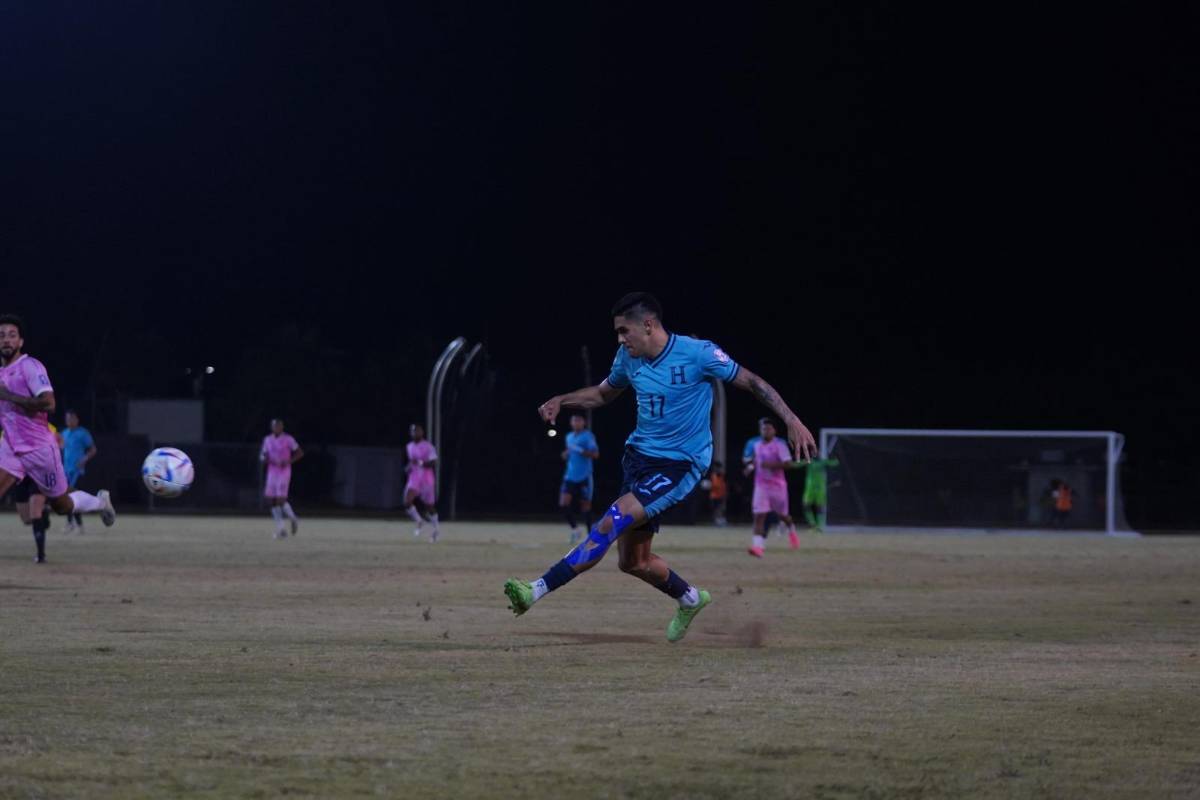 Luis Palma falló tes jugadas claves en el primer tiempo, pero brindó tres asistencias ante Bermudas.