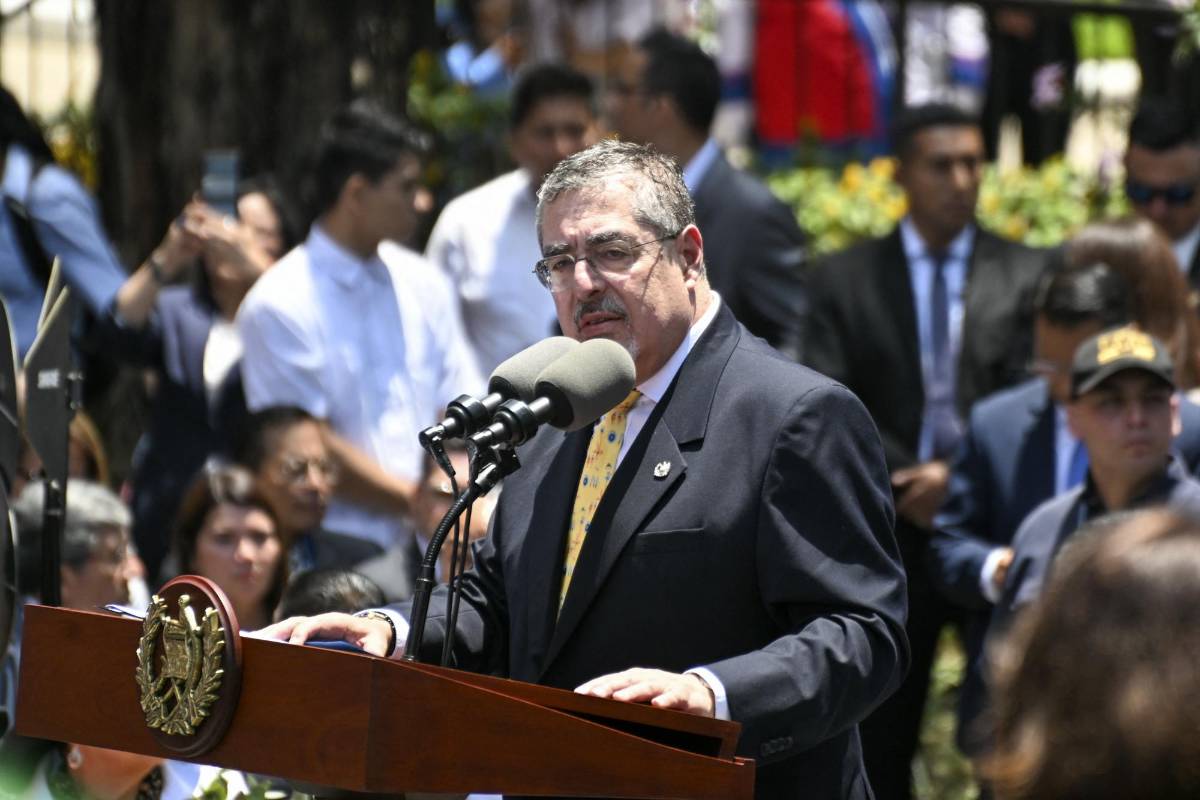 Arévalo promete no “descansar” hasta destituir a la cuestionada fiscal de Guatemala