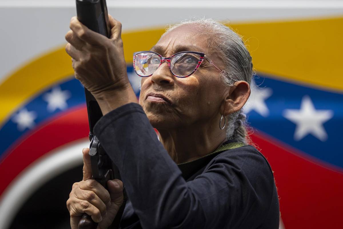 Maduro ordena entrenamiento militar de civiles ante un eventual ataque de EEUU