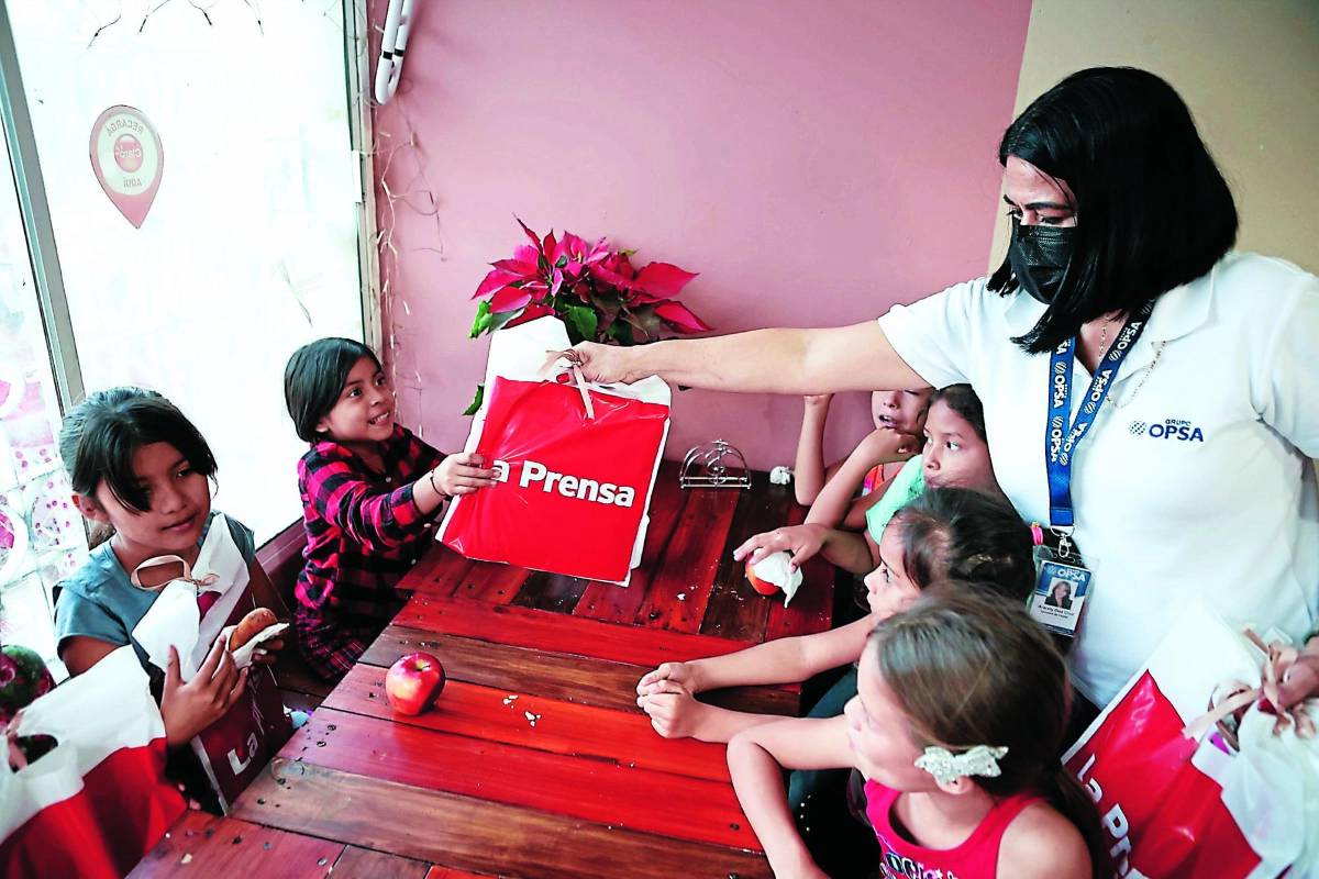 Recibieron alimentos de Rose Uribe, misionera de EUA.
