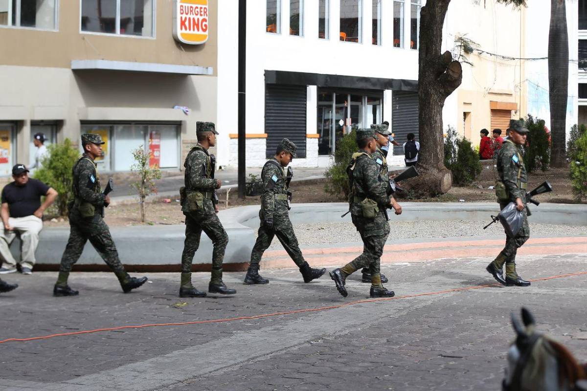 Fuerzas Armadas refuerzan seguridad en Tegucigalpa por agenda clave del Congreso