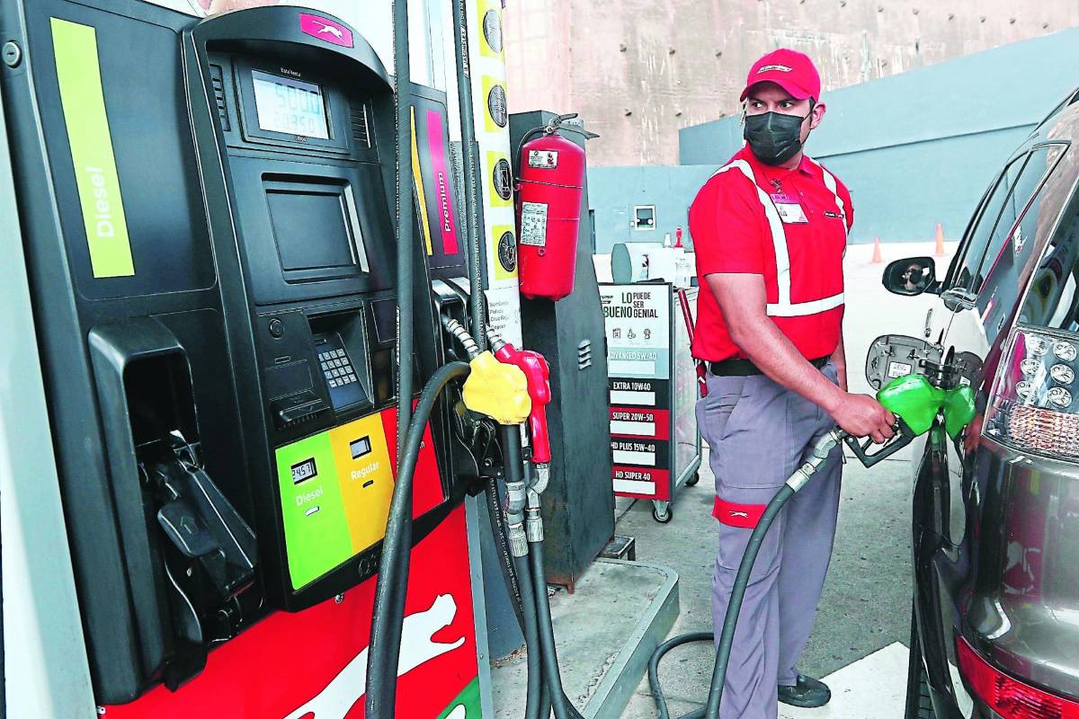 Cómo saber qué tipo de gasolina es la que debe usar su vehículo