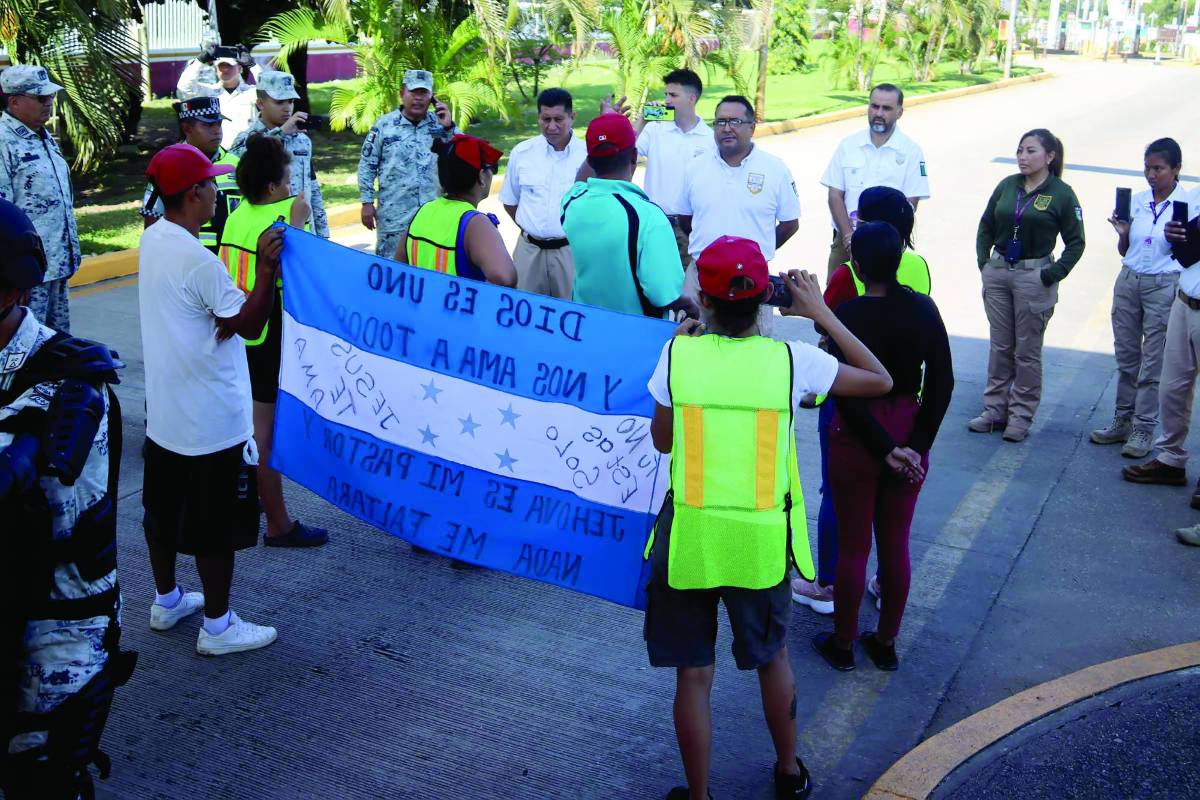 La situación en la frontera sur refleja un flujo migratorio “sin precedentes” de la región, como advirtió la Organización Internacional de las Migraciones (OIM), con hasta 16.000 migrantes que llegan al día a las fronteras de México, de acuerdo con el presidente, Andrés Manuel López Obrador.