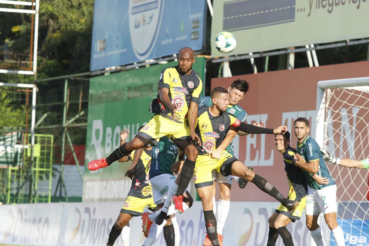 El Génesis encontró el descuento en una jugada a balón parado.