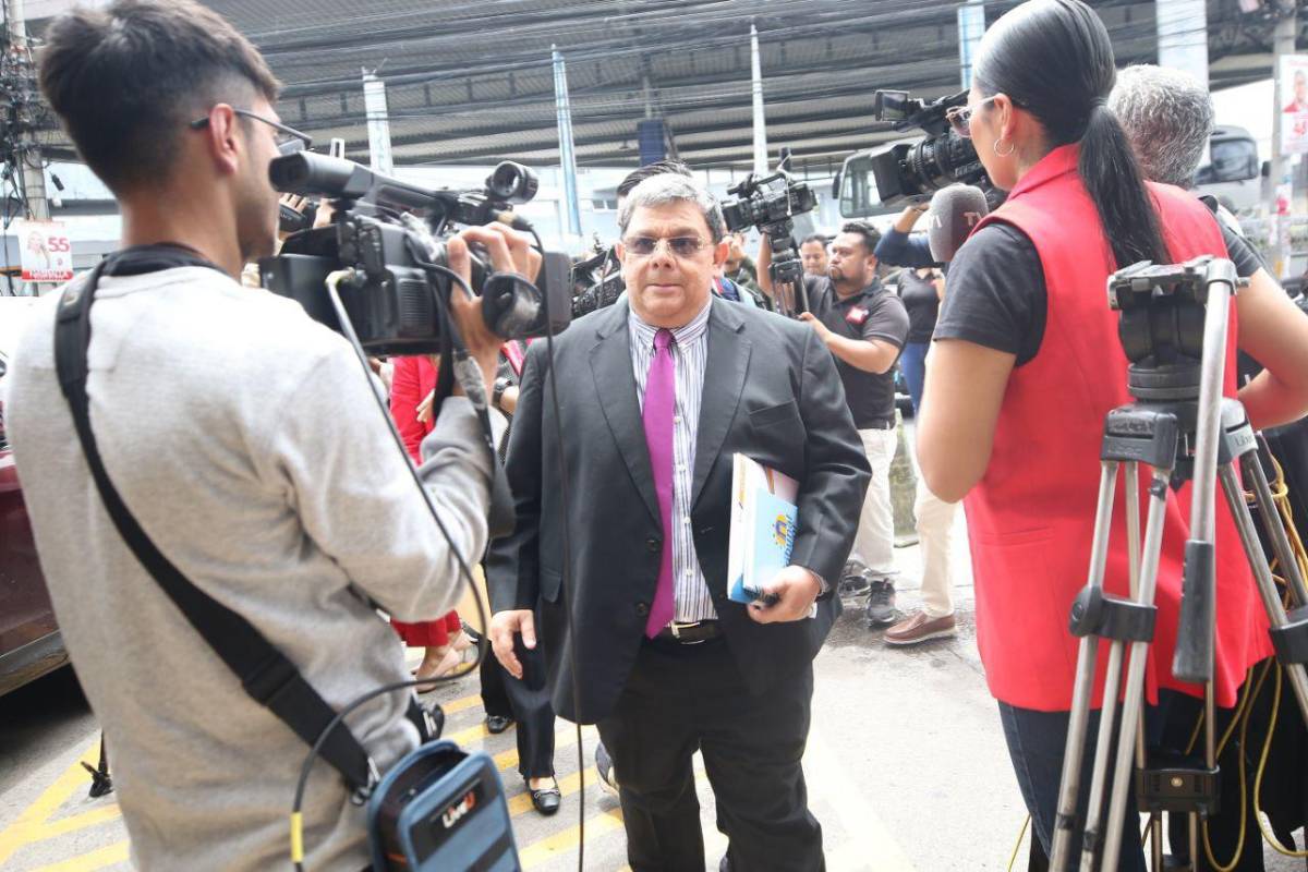 “Equipo élite” del TSC llega al CNE para investigar atrasos electorales