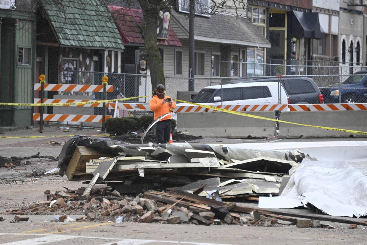 Los tornados también han dejado a unos 400.000 hogares sin electricidad en 10 estados, según muestran los datos de la web PowerOutage.us, que monitoriza este servicio.