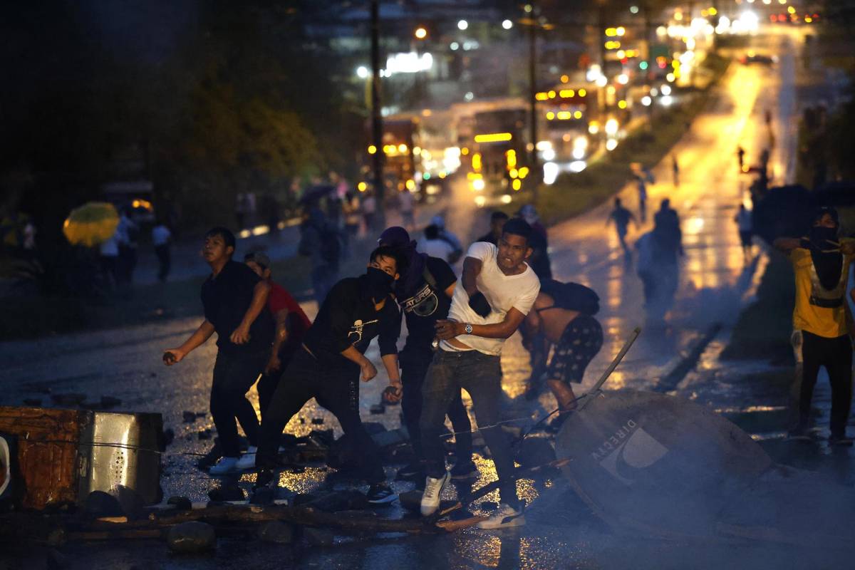 Masivas protestas y bloqueos en Panamá contra reformas de Mulino