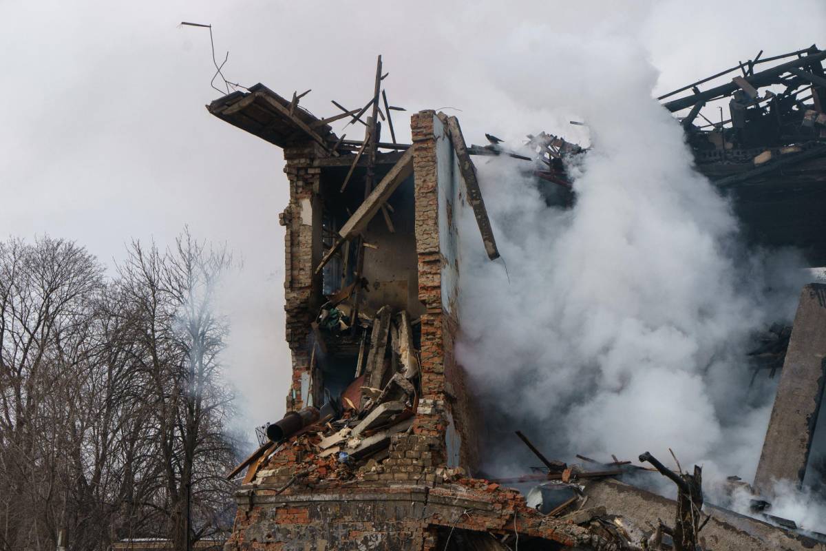 Rusia bombardea edificios que albergaban civiles en la ciudad de Dnipro, al centro de Ucrania