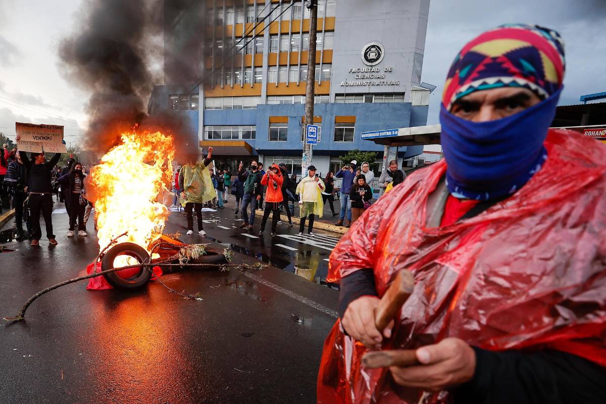 Las imágenes del ataque al convoy de Noboa en medio de las protestas en Ecuador