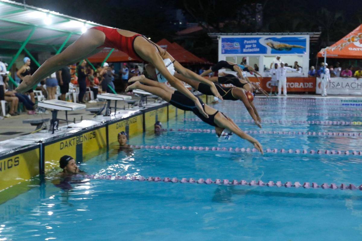 La competencia comenzó el miércoles 1 de mayo y finalizó este sábado 4 de mayo con la participación de aproximadamente 300 nadadores