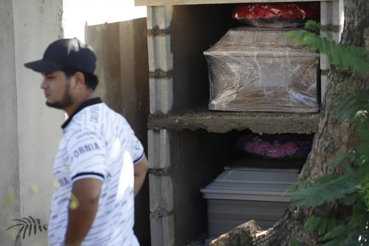 Dolor e impotencia en el último adiós a hermanos víctimas de masacre