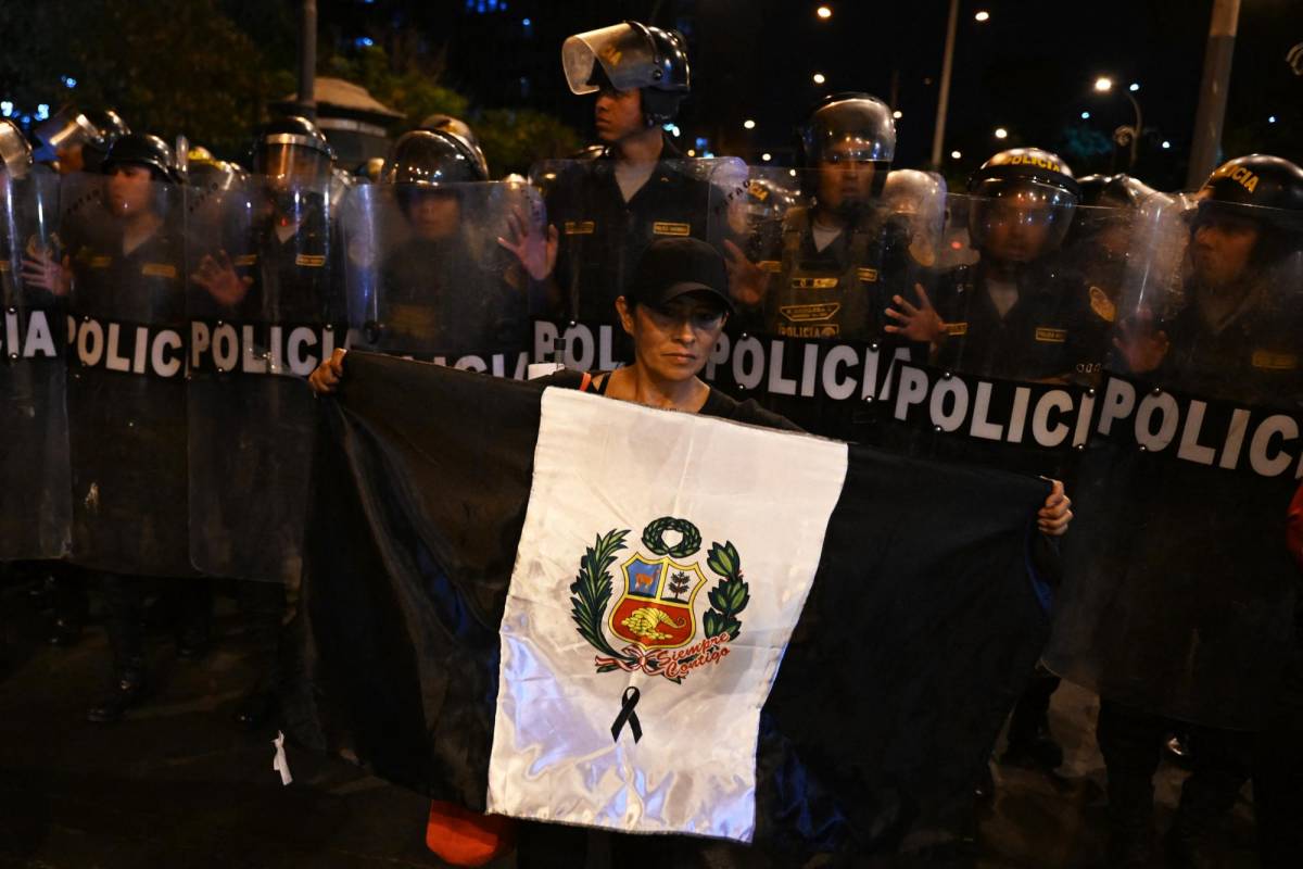 Perú decreta estado de emergencia en Lima y militariza la capital por violentas protestas