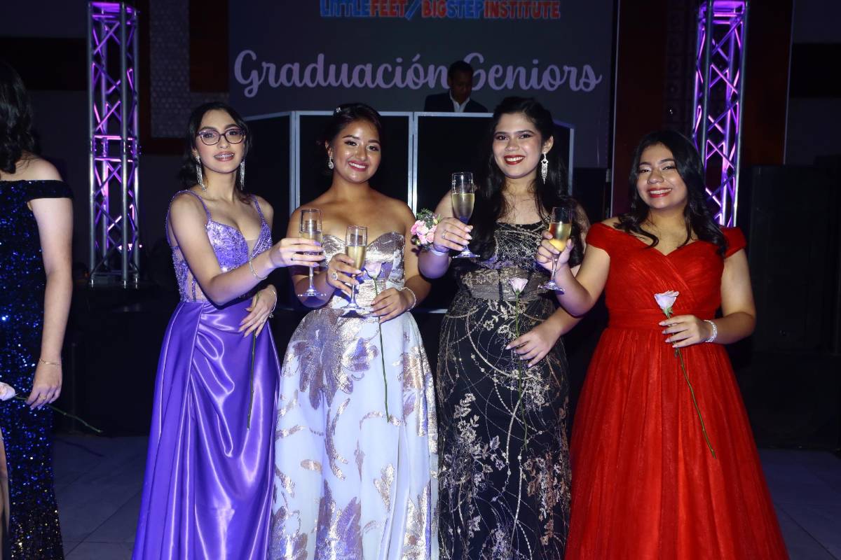 Seniors de la Big Step celebran su fiesta de graduación