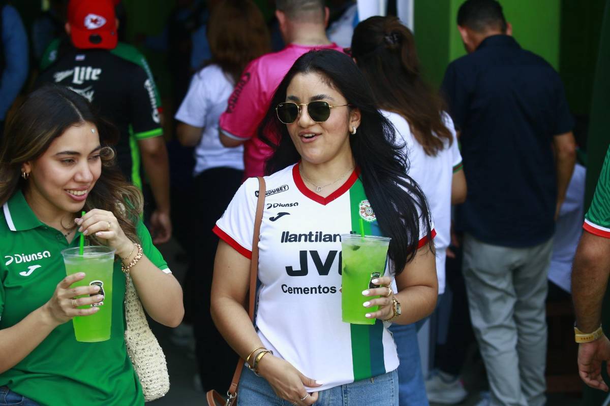 Marathón - Real España: Dama llegó desde Miami y petición a bella chica