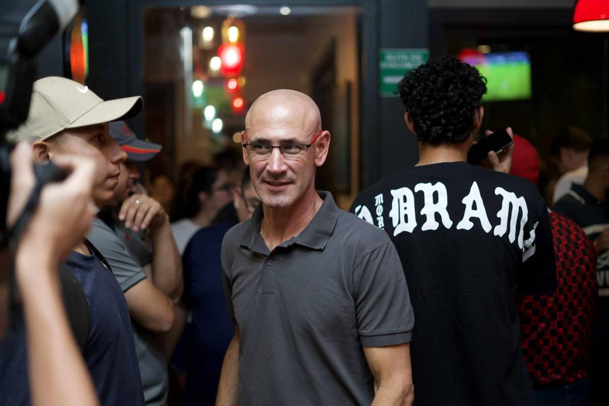 Futbolistas de Olimpia bien acompañados, furor por Elis y festejos del campeón