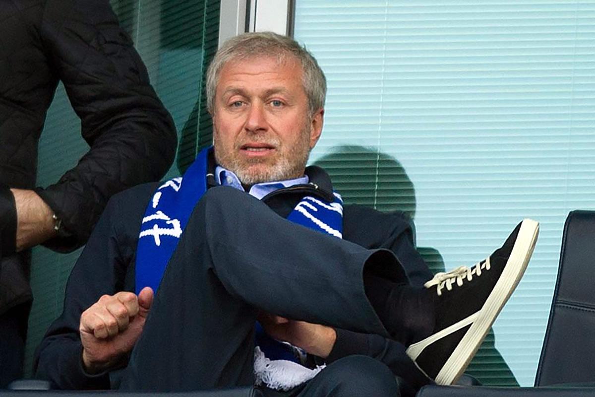 Roman Abramovich cedió ante la presión en Inglaterra por la invasión de Rusia sobre Ucrania.