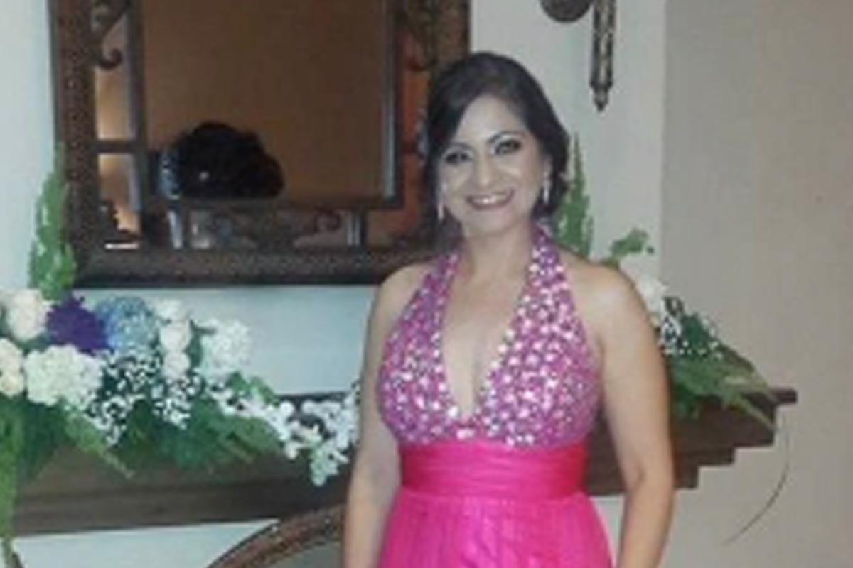 Muere una mujer tras caer carro que conducía a hondonada