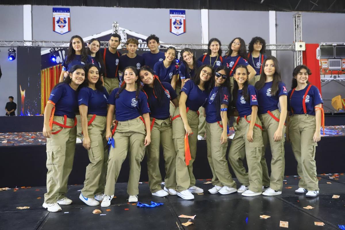 Seniors 2026 de la Freedom High School celebran su entrada triunfal