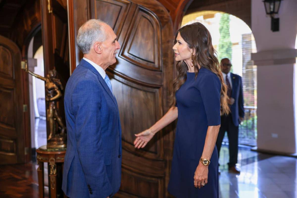 Así fue el encuentro de Nasry Asfura con Kristi Noem
