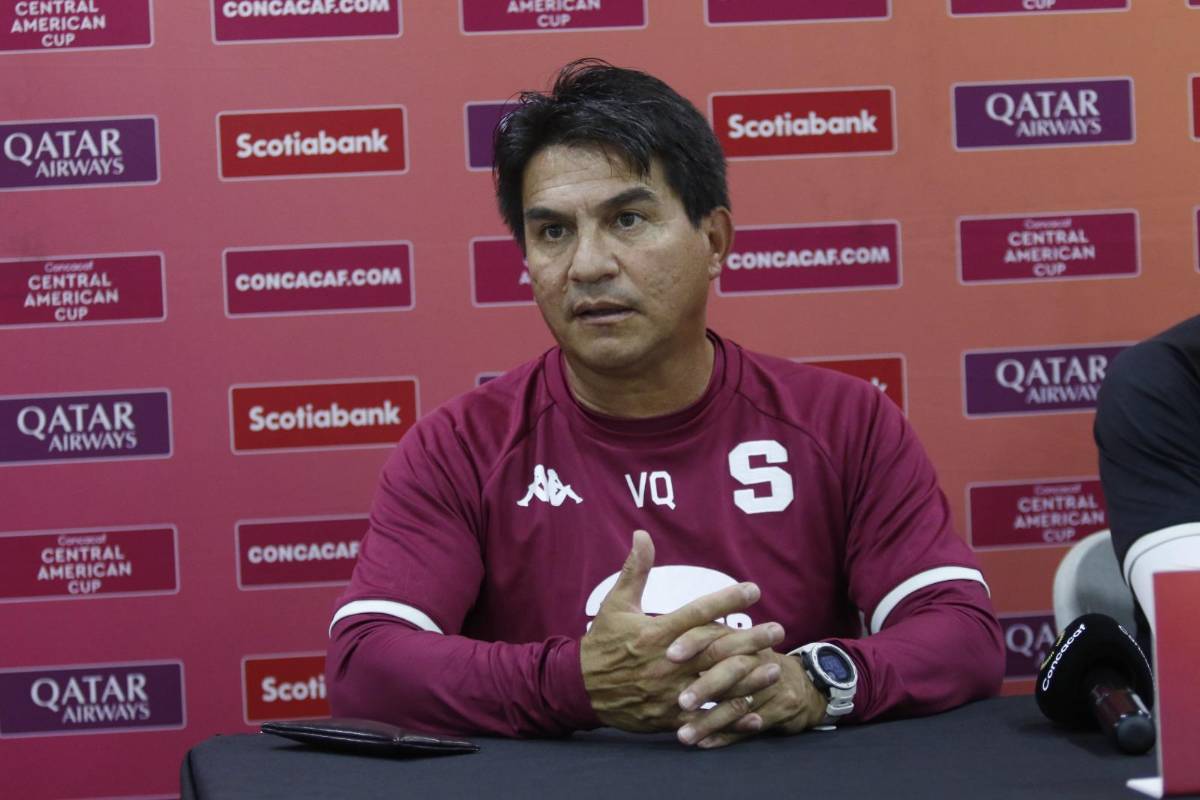 El DT del Saprissa compareció en rueda de prensa.